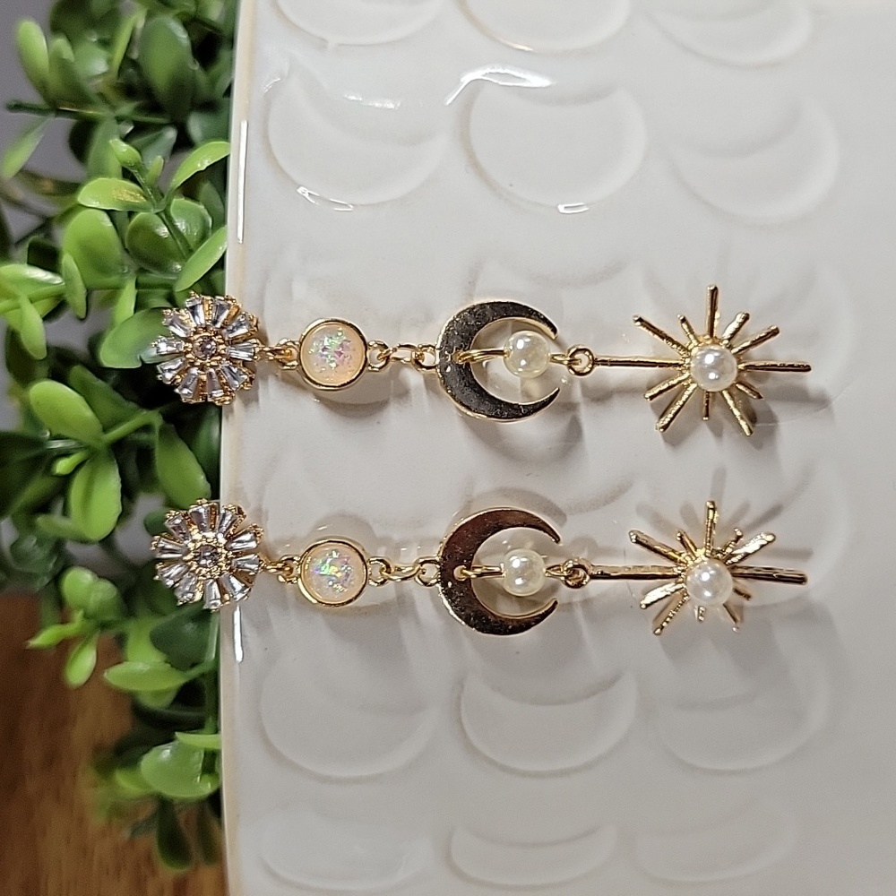 🔥LAST PAIR🔥 Celestial Holiday MCM Dangle Earrings - Picture 5 of 6